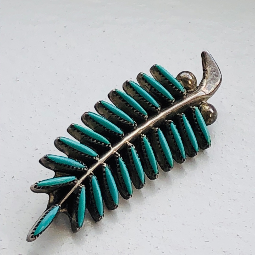 VTG ZUNI WAATSA NEEDLEPOINT TURQUOISE PENDANT BROO - Picture 4 of 8